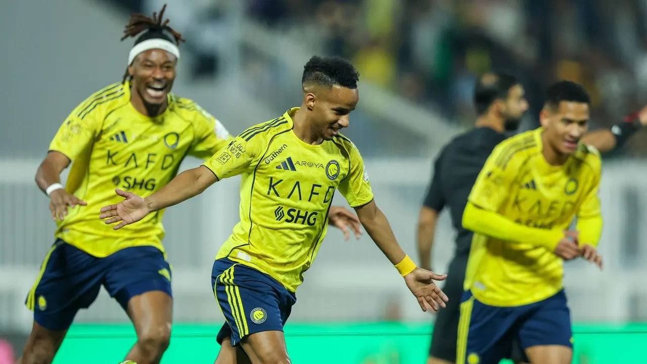 “رواتب عالية ومردود هزيل”.. اتهام النصر بالمشاركة في تدمير المنتخب السعودي وعبدالرحمن غريب الدليل!